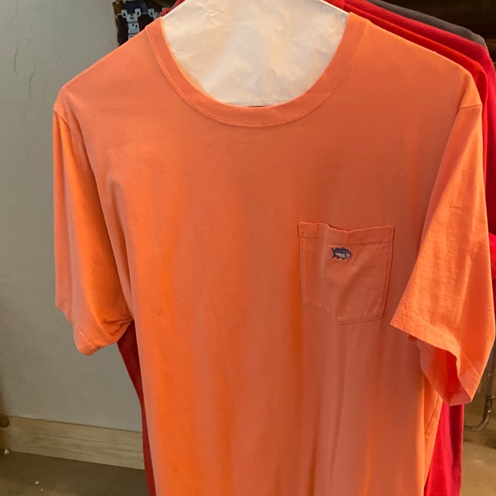 Men’s Southern Tide T-Shirt in a size Large